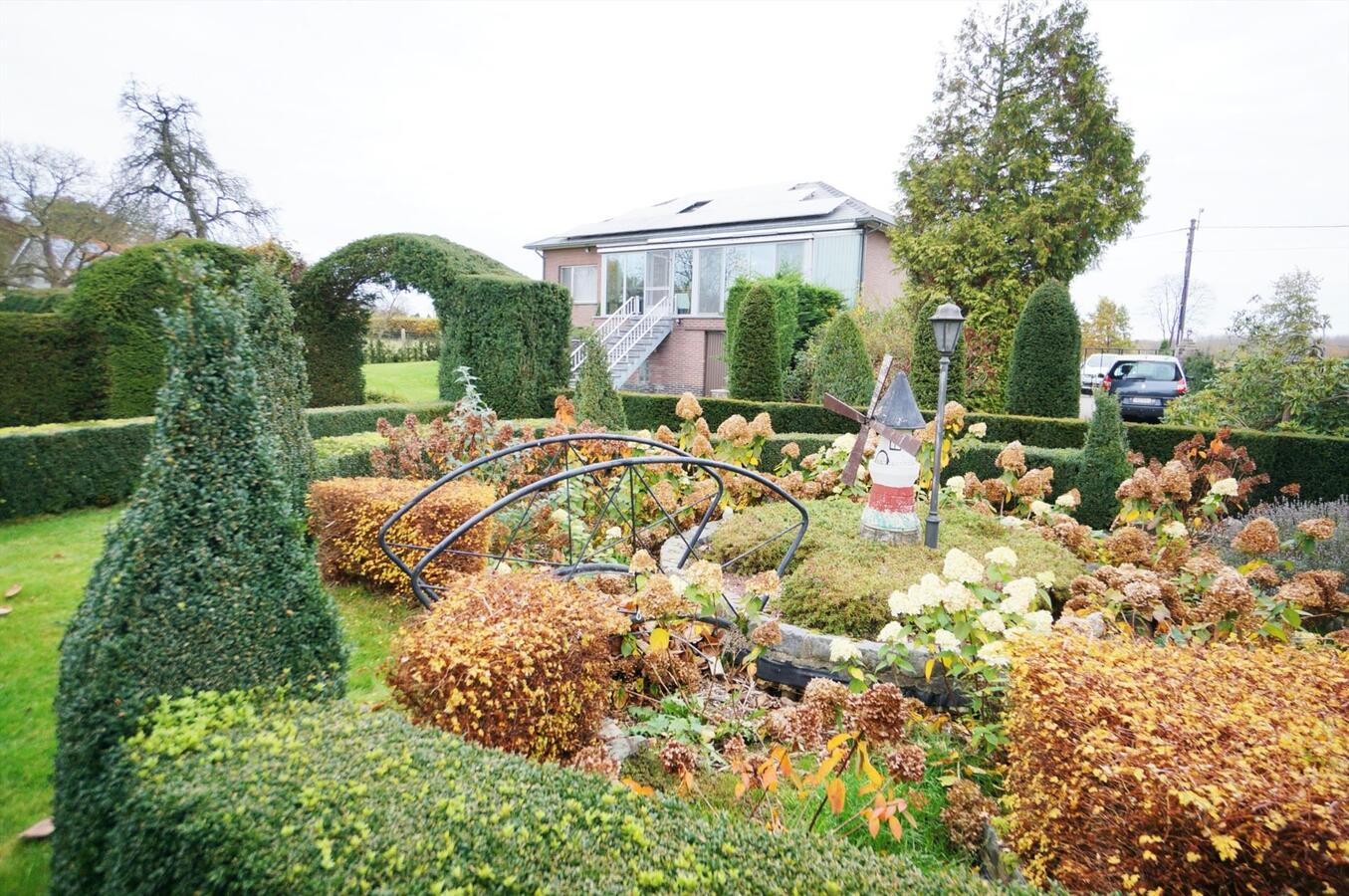 Woning op ca. 0,8 ha grond met prachtig uitzicht op het landschap te Lubbeek. 