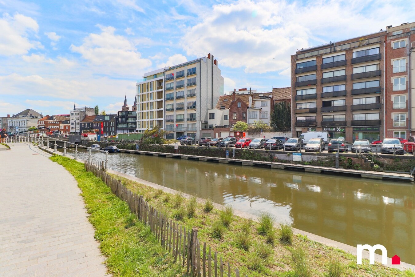 Instapklare bemeubelde Loft studio te huur nabij de Leie in Kortrijk! 