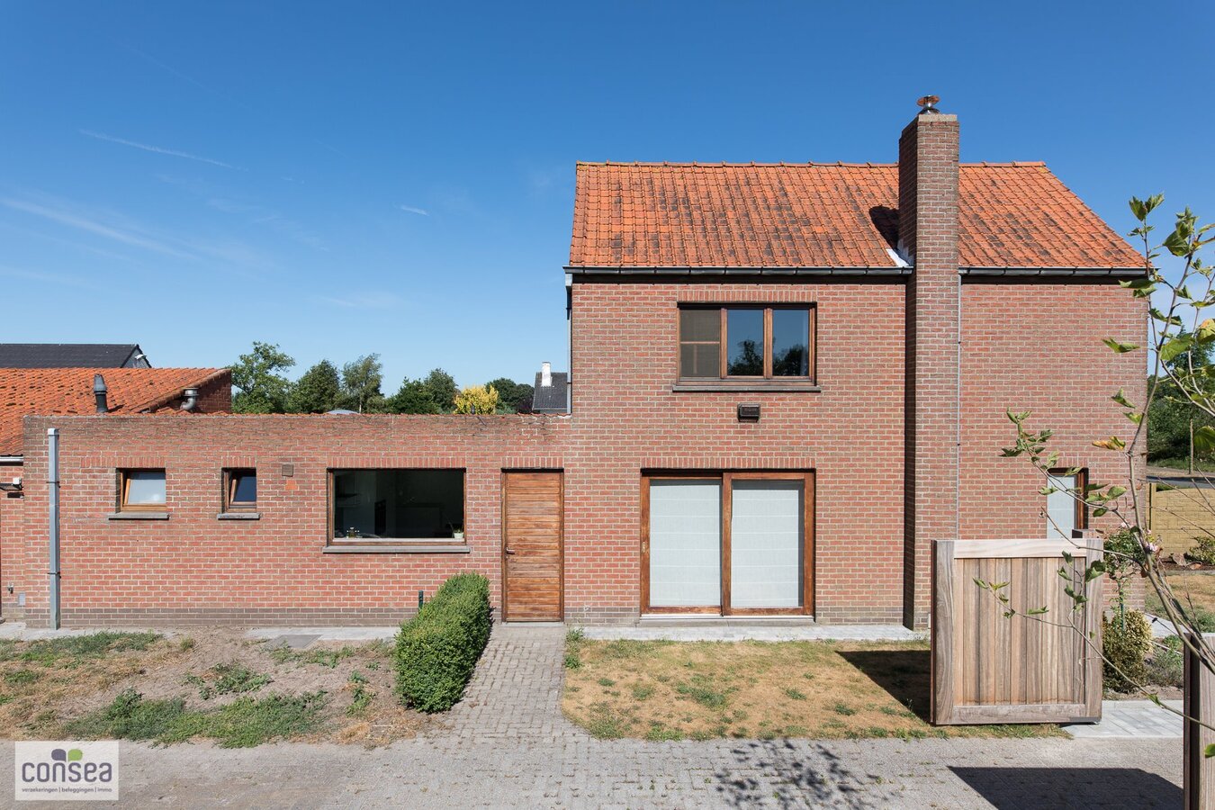 TE KOOP: VRIJSTAANDE WONING OP EEN MAGNIFIEK STUK GROND. 