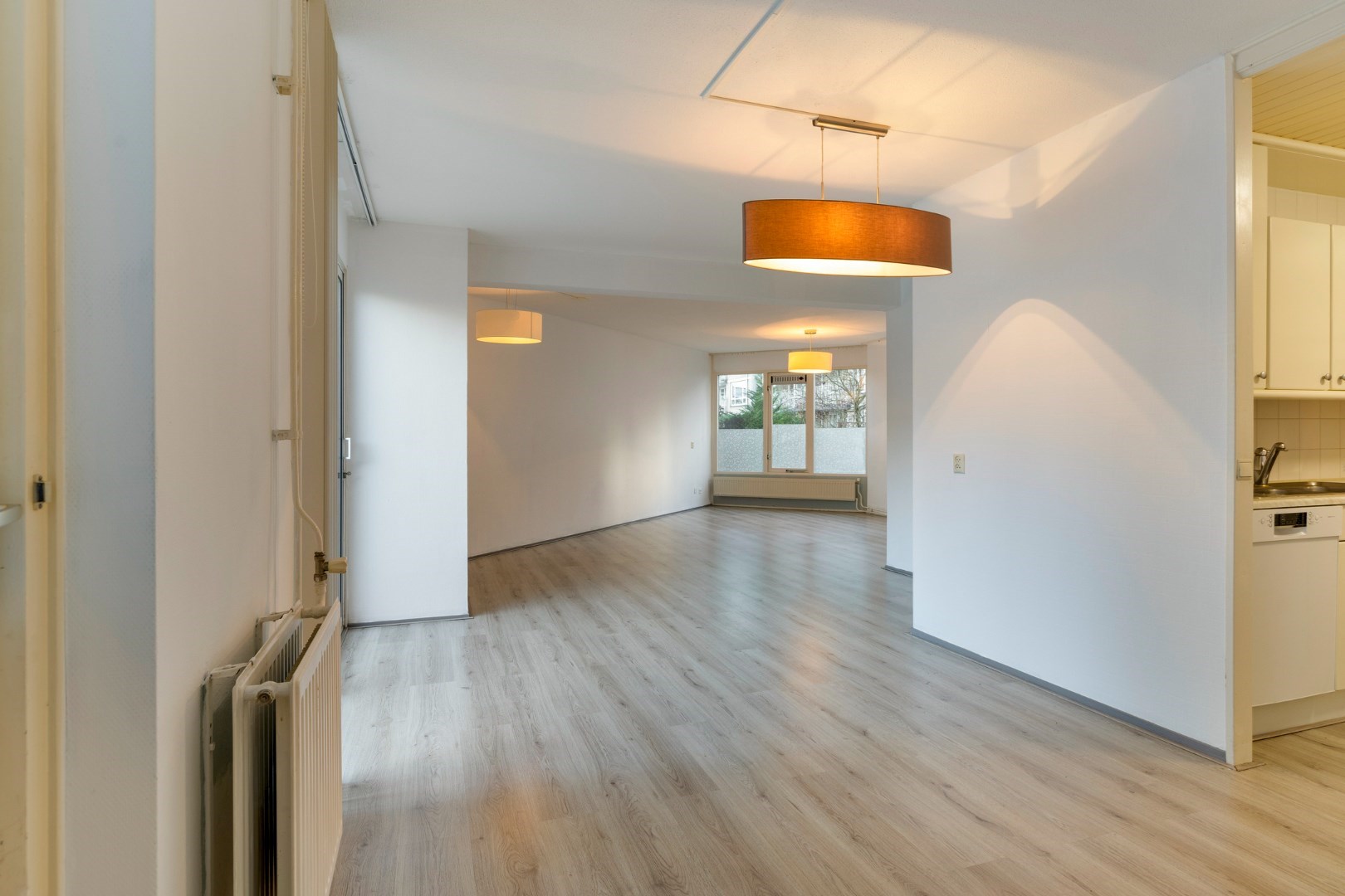 Royale hoek-eengezinswoning met 155 m&#178; wooncomfort en 5 kamers, riante tuin en dakterras. 