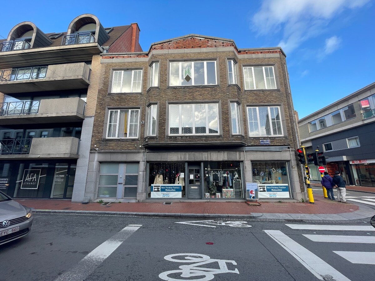 Lichtrijk &#233;&#233;n-slaapkamer appartement in centrum Izegem 