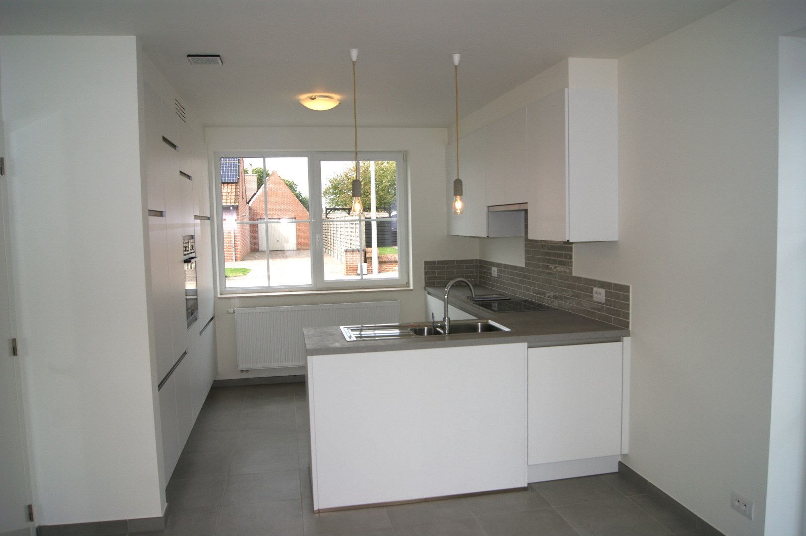 Perfect uitgeruste energiezuinige woning met 4 slpk, tuin en garage, Torhout 