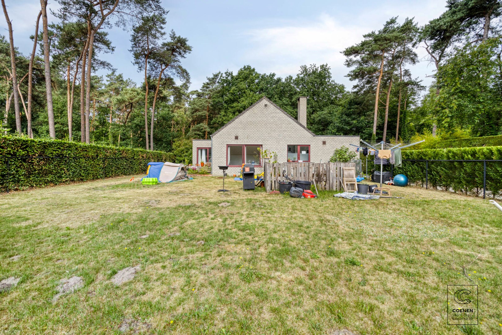 Laagbouw woning van 129 m&#178; met drie slaapkamers op een schitterende ligging in Oelegem! 
