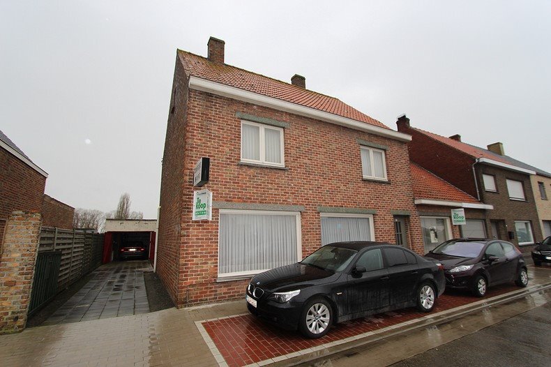 Woning met 4 slaapkamers en diepe tuin te Koekelare 