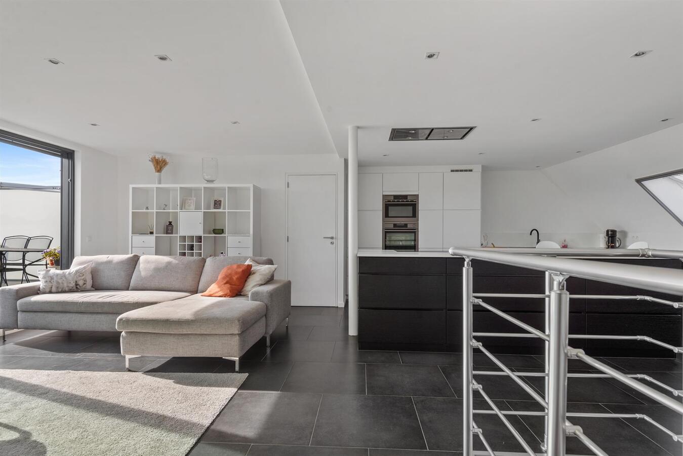 Gerenoveerd duplex appartement met ruim terras! 