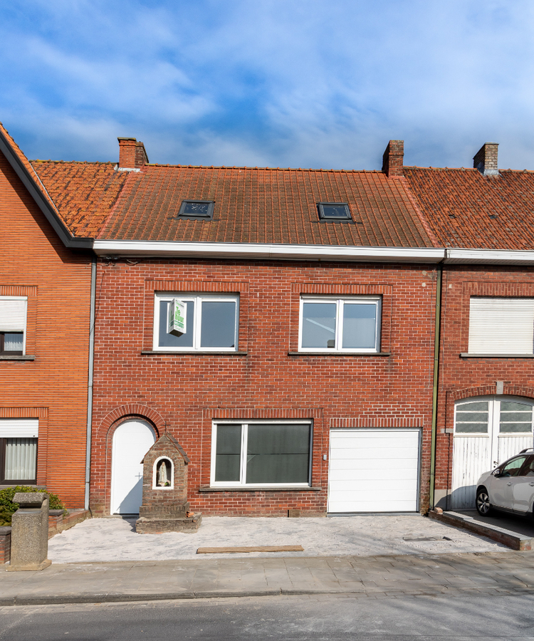 Woning met 4 slaapkamers en garage te Zarren 