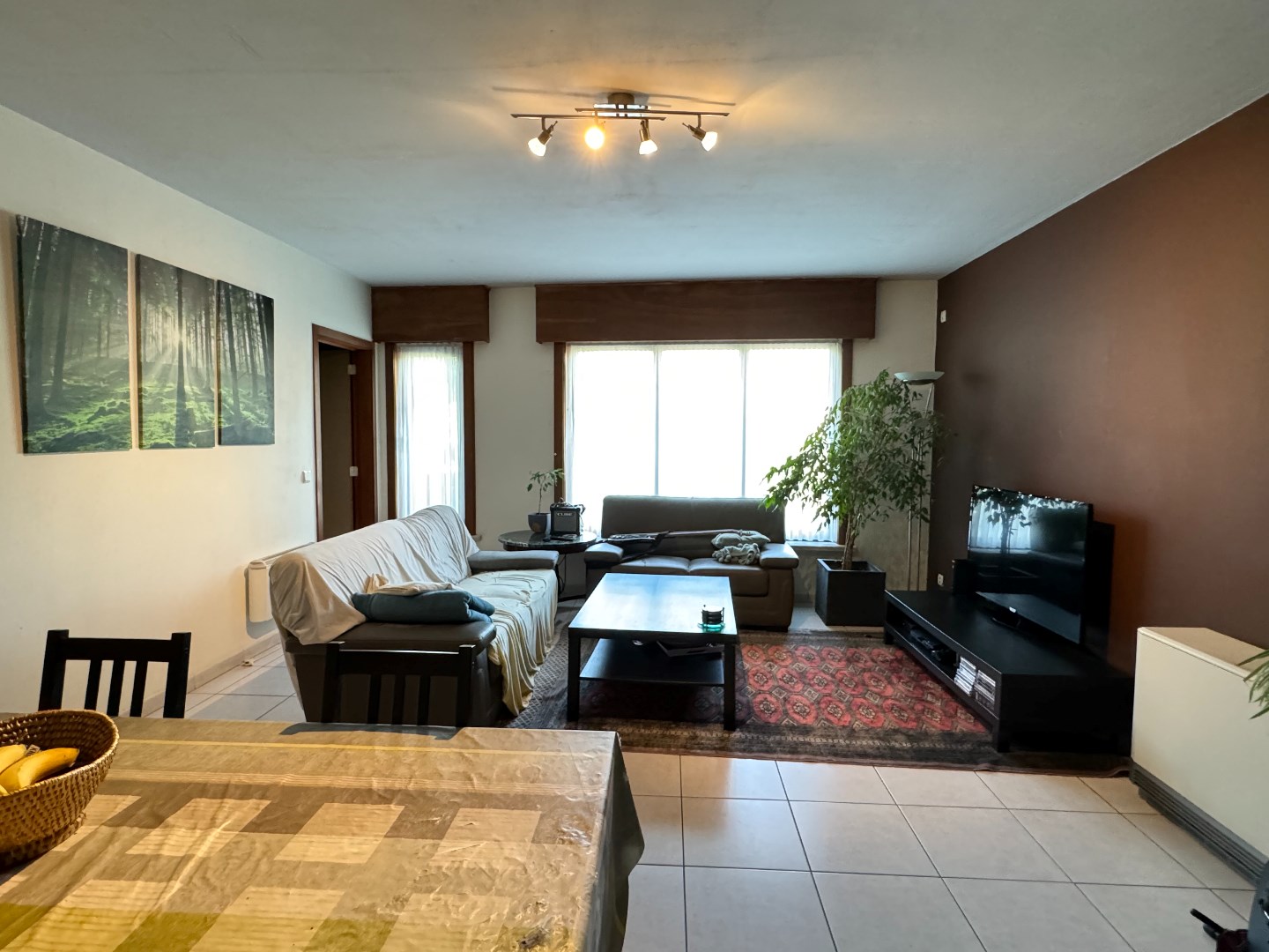 Opbrengsteigendom met 8 appartementen en 10 garages te koop in Zulte. 