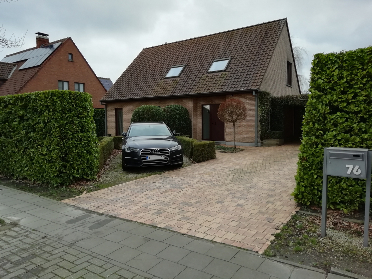 Prachtige, instapklare woning met tuin in centrum Aalter. 