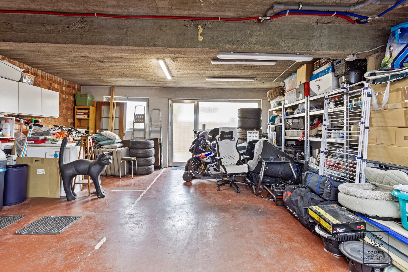 Instapklaar appartement met 2 slkp&#39;s, bew. opp van 80 m&#178; met dubbele garage &#233;n tuin! 