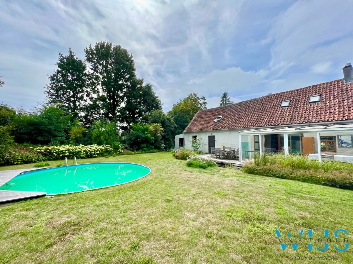 Idyllisch gelegen hoeve op 6.802 m&#178; te ASSENEDE ! 