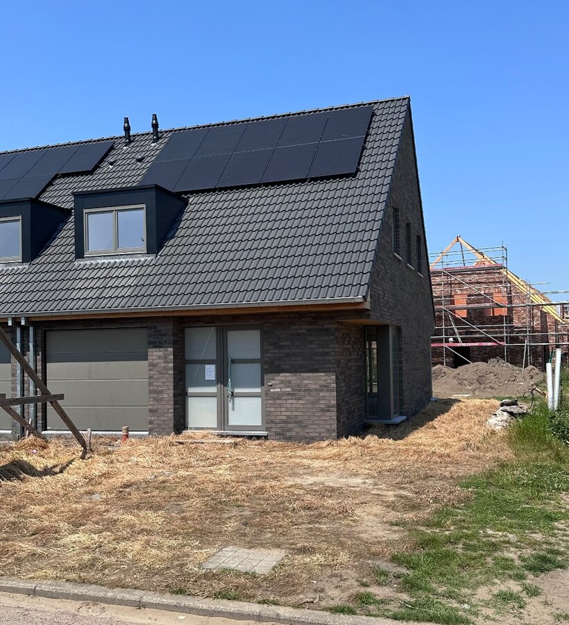 Nieuwbouwwoning met 4 slaapkamers en garage te Eernegem 