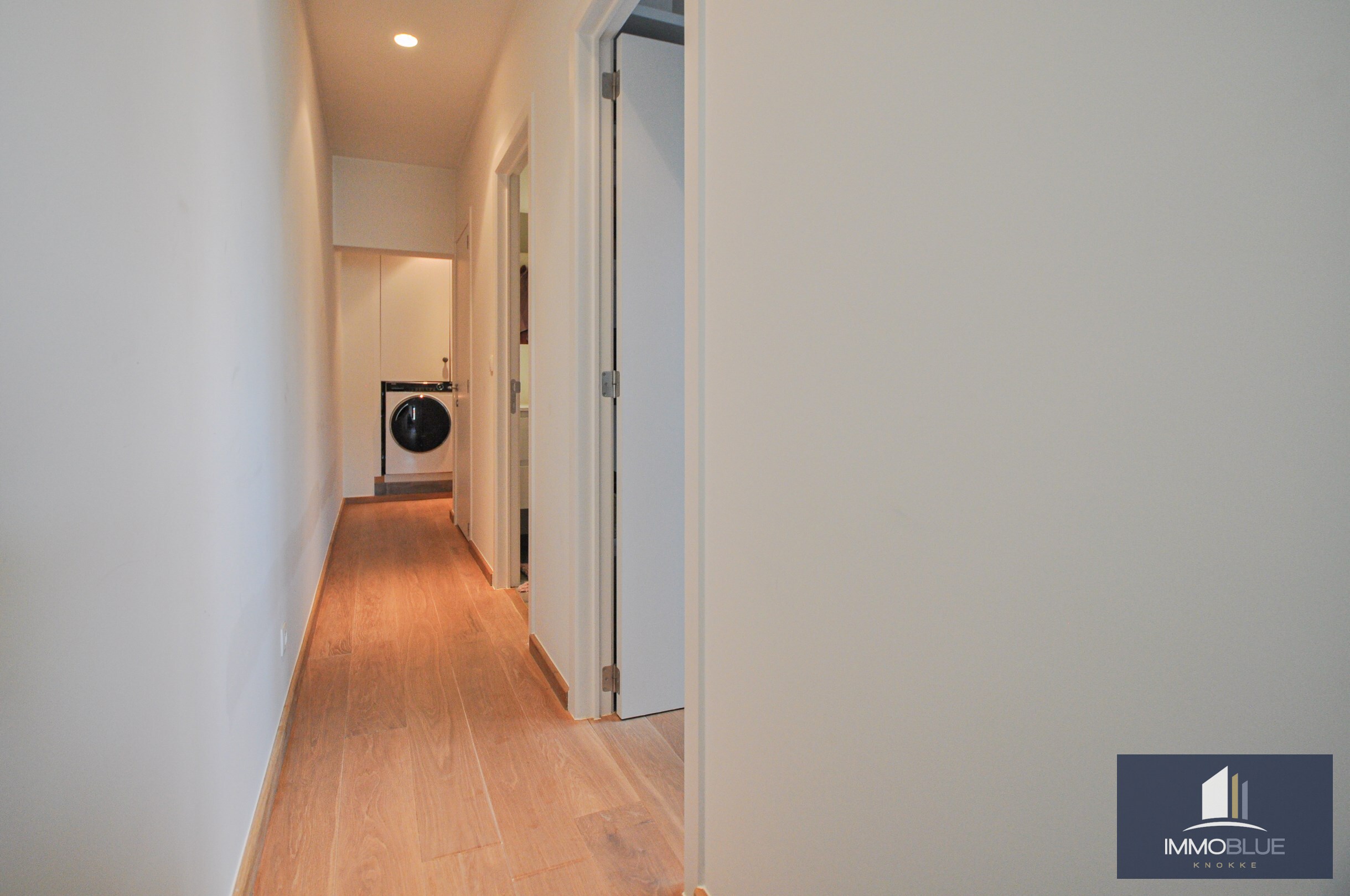 Centraal gelegen, lichtrijk en recent gerenoveerd appartement met terras in een kleine residentie. 