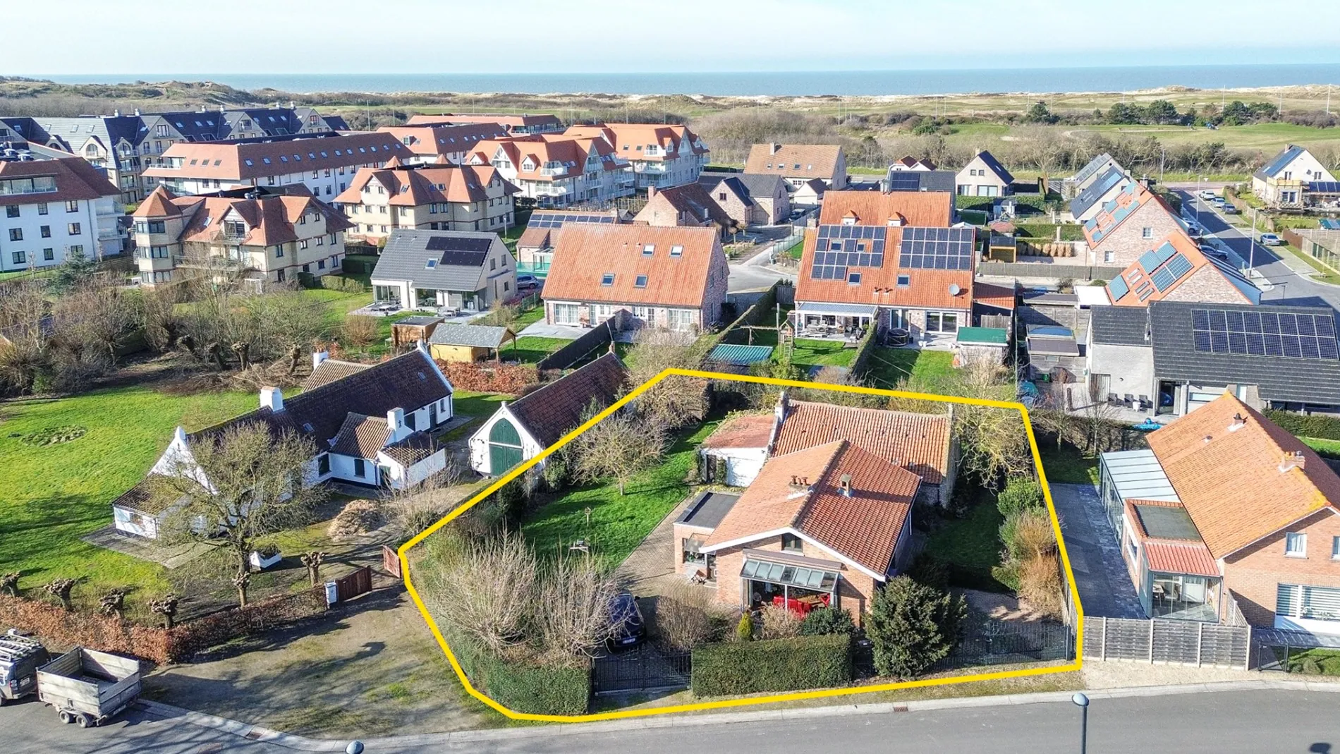 Authentieke en karaktervolle bungalow met veel mogelijkheden in Vosseslag, De Haan