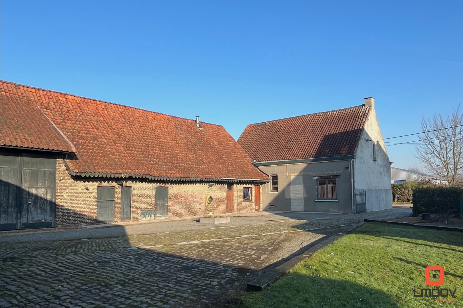 Charmante hoeve met landbouwgrond op gunstige locatie 