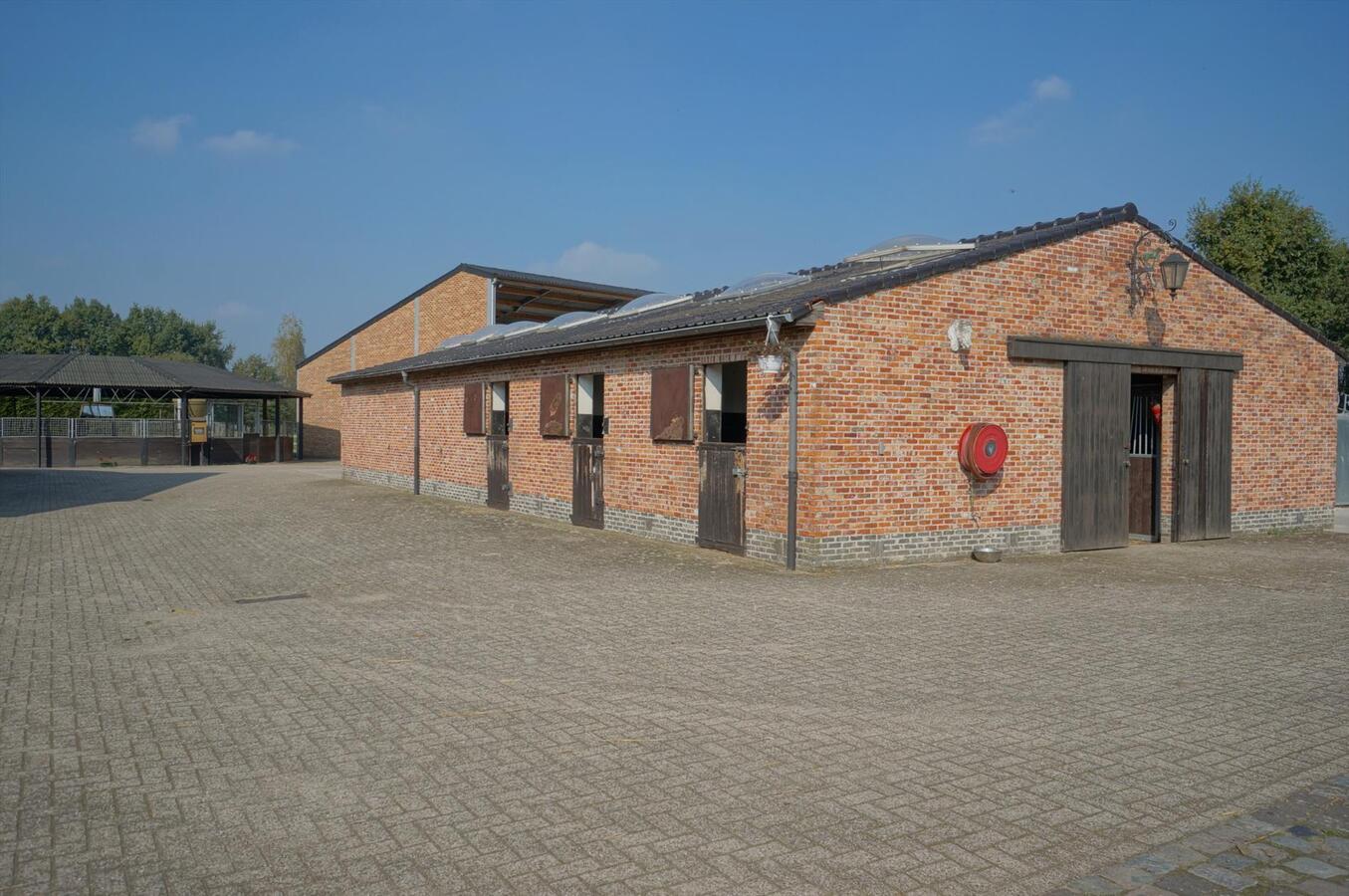 Exclusieve eigendom met binnenpiste op ca. 3,5 ha te WESTMALLE 