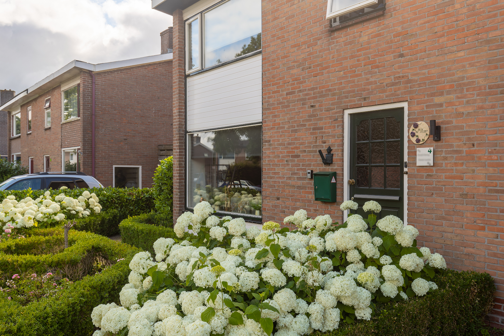 Deze riante twee-onder-een-kapwoning is gelegen in een rustige en kindvriendelijke buurt in Zuidbroek 