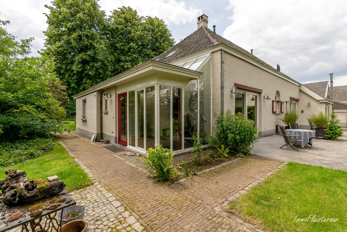 Authentiek landhuis met ruim stalgebouw en weides op ca. 1 ha te Weelde (Optioneel bij te kopen weide van ca. 1 ha) 