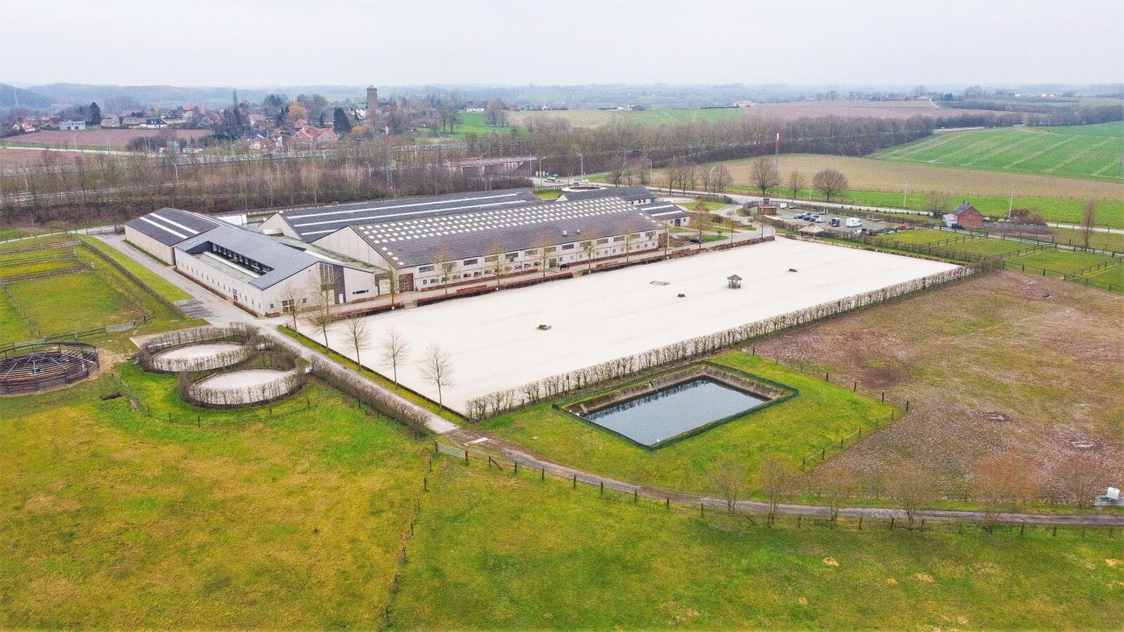 Exclusive professional equestrian center on more than 16ha at Rebecq (Walloon Brabant; Brussels; Belgium) 