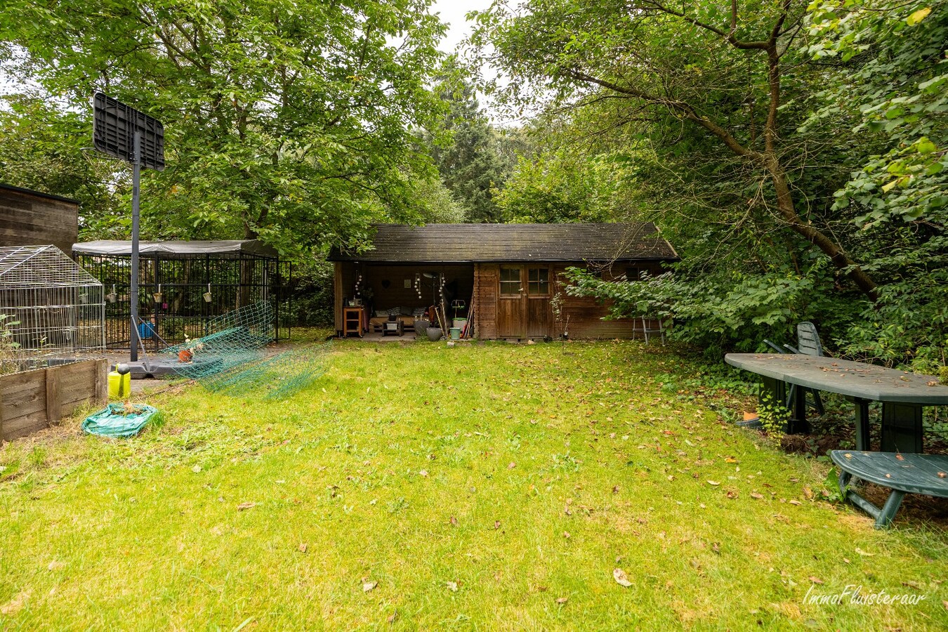 Ready-to-move-in house in a wooded area on approximately 24a in Keerbergen. 