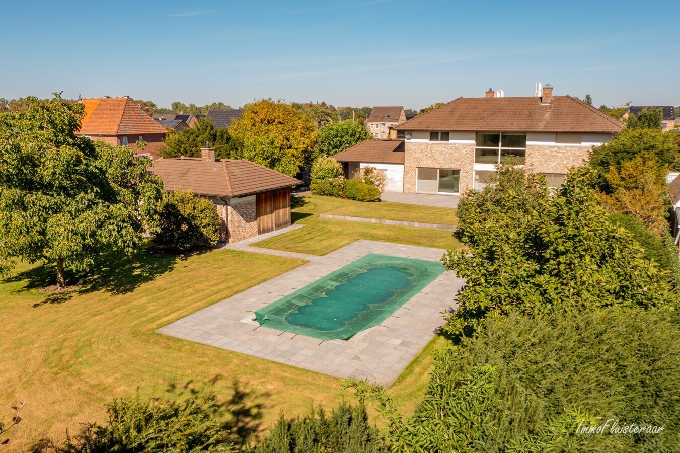 Villa de luxe avec piscine sur un grand terrain d&#39;environ 92 ares &#224; Opitter (Bree) 