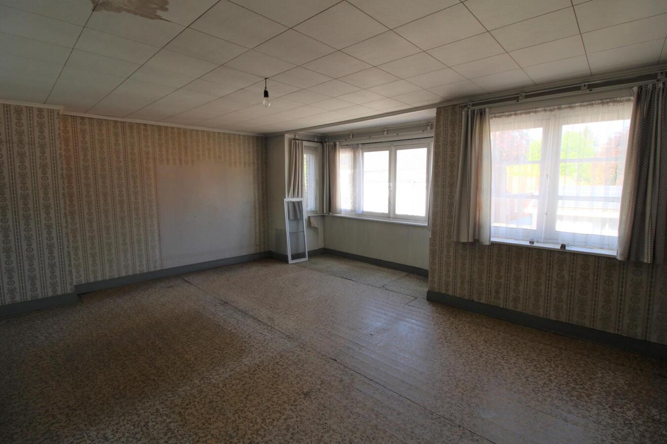 Te renoveren, karaktervolle woning met 4 slaapkamers centrum Rumbeke 