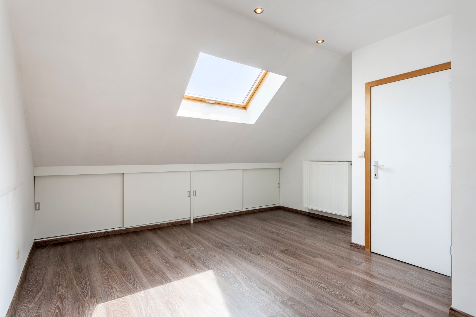 Instapklare woning met 3 slaapkamers, tuin en uitstekende ligging te Halle 