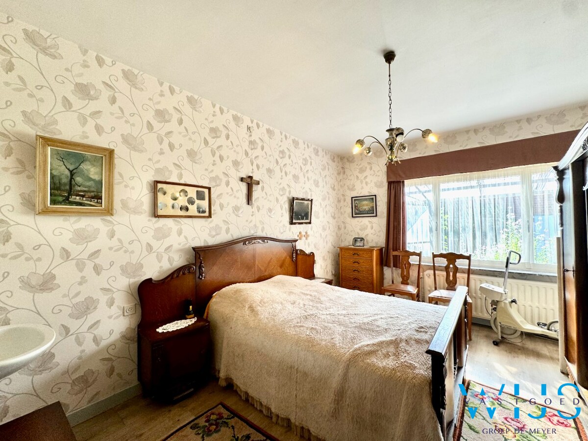 Woonhuis op een perceel van 3.848 m&#178; te Sleidinge ! 