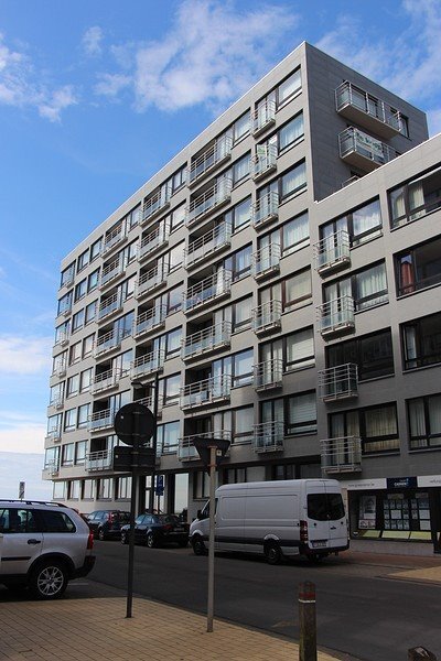 Bemeubeld appartement met magistraal zicht op het hinterland en zijdelings zeezicht te Middelkerke 