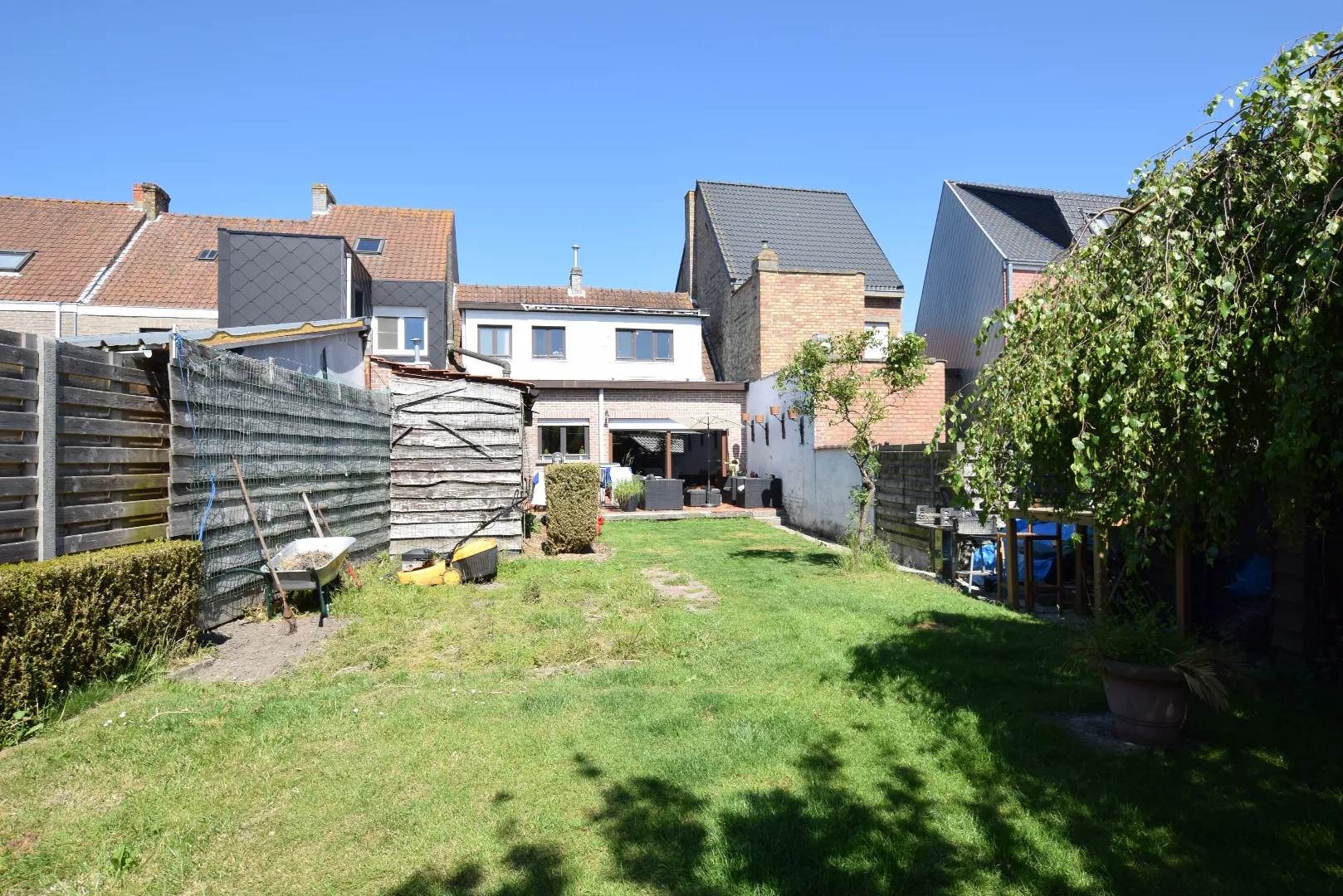 Gezellige rijwoning met ruime zonnige tuin in centrum van Middelkerke