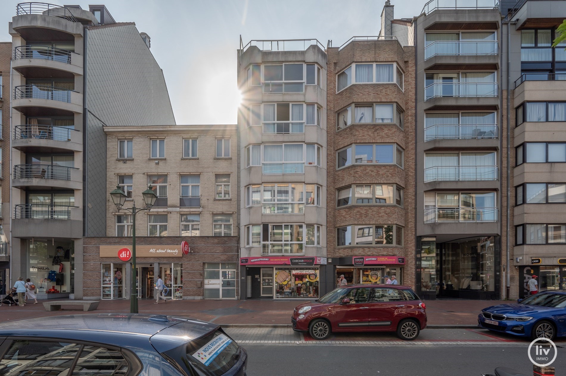 Non meubl&#233; - Appartement r&#233;nov&#233; avec go&#251;t, avec une belle largeur de fa&#231;ade situ&#233; sur l&#39;avenue Lippens &#224; quelques pas de la plage. 