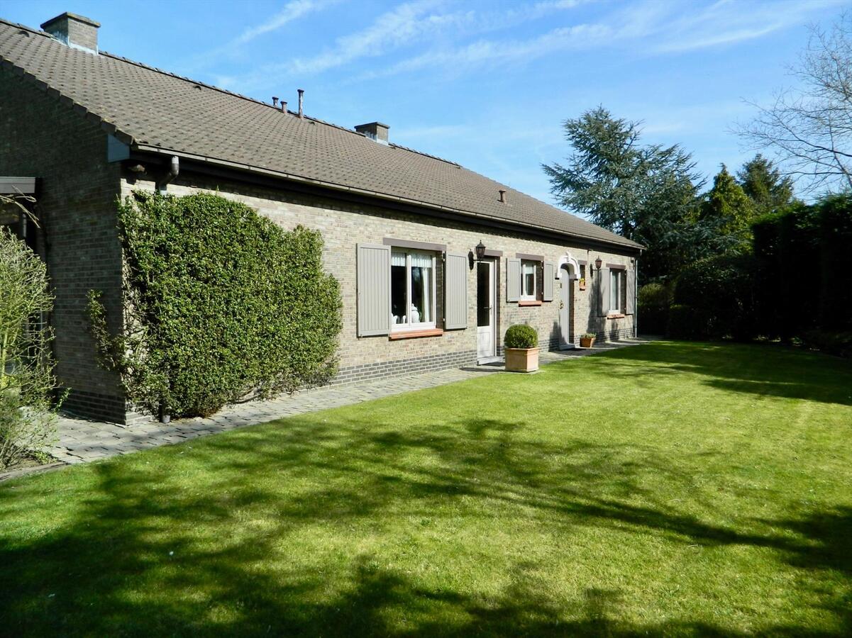 Villa met paardenstal en drafpiste op ca. 2,2ha te St-Gillis-Waas 