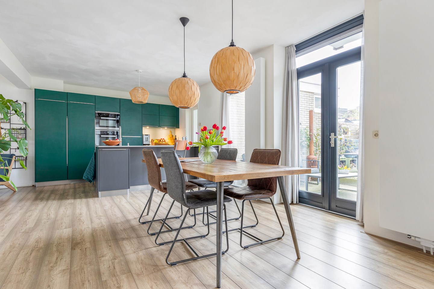 Let op deze woning doet mee aan de NVM Open Huizen Dag op zaterdag 1 april van 11:00 tot 15:00! 