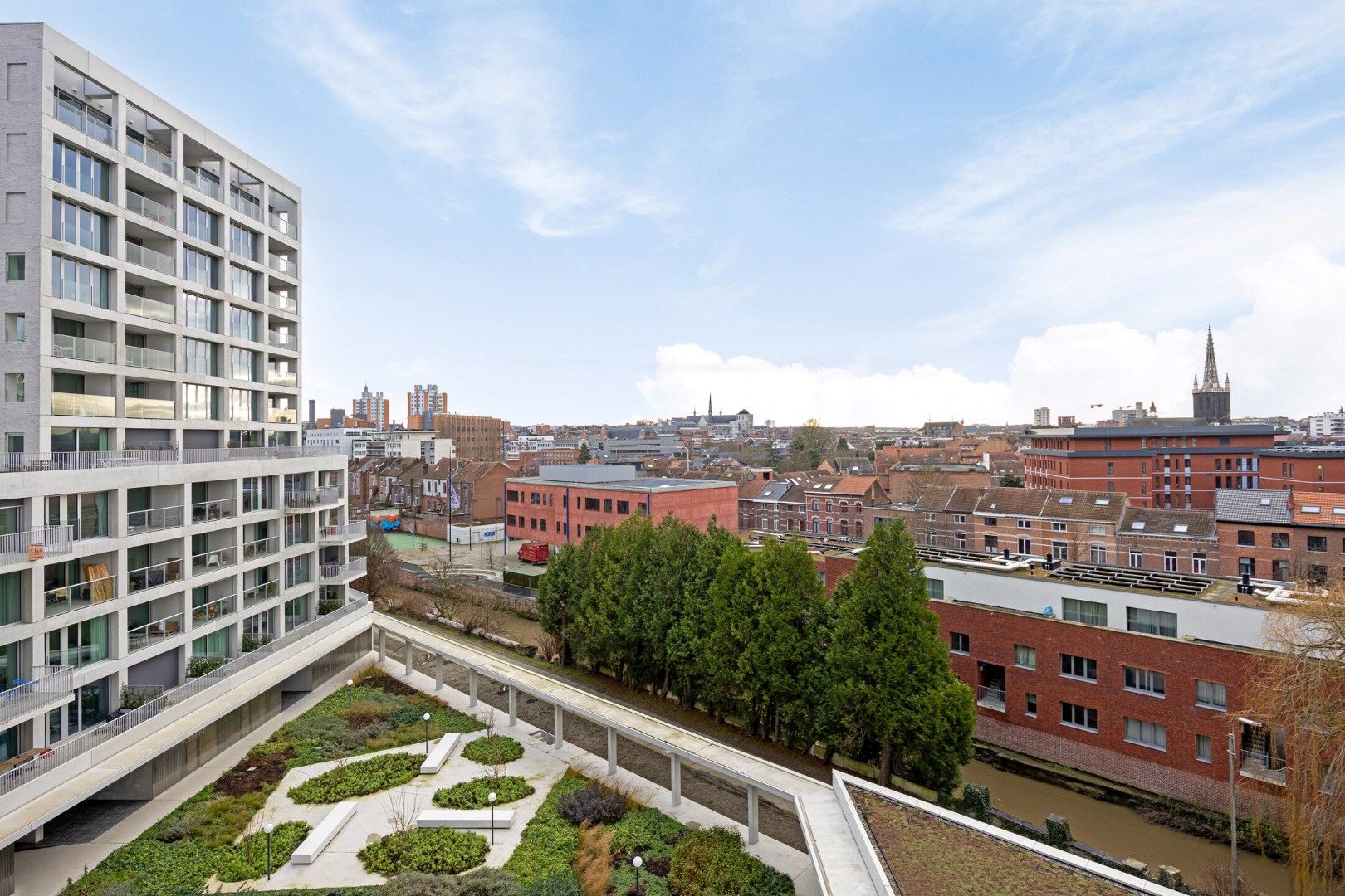 Nieuwbouwappartement met 2 slaapkamers, ruim terras en autostaanplaats - EPC  A - bewoonbare opp. 99 m&#178; 