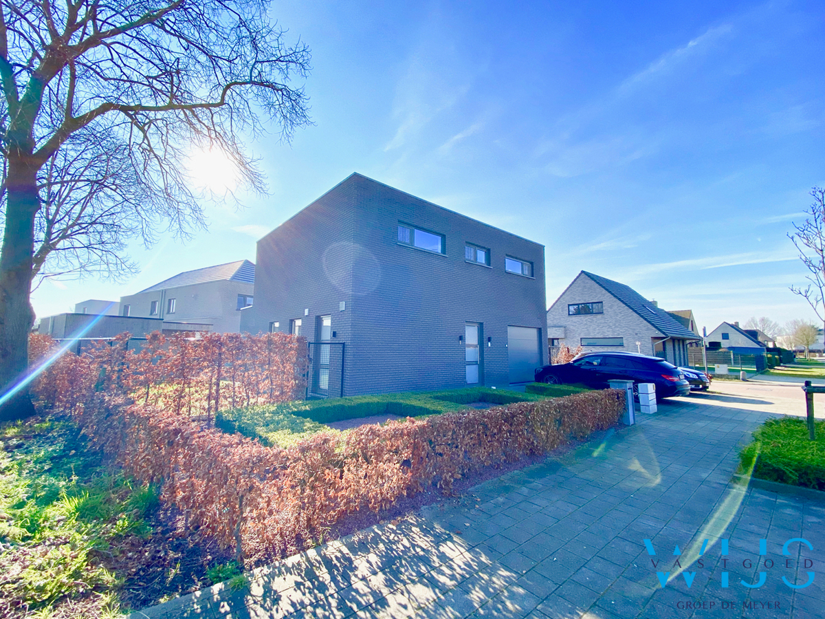 Recente ALLEENSTAANDE woning in hartje KLUIZEN 