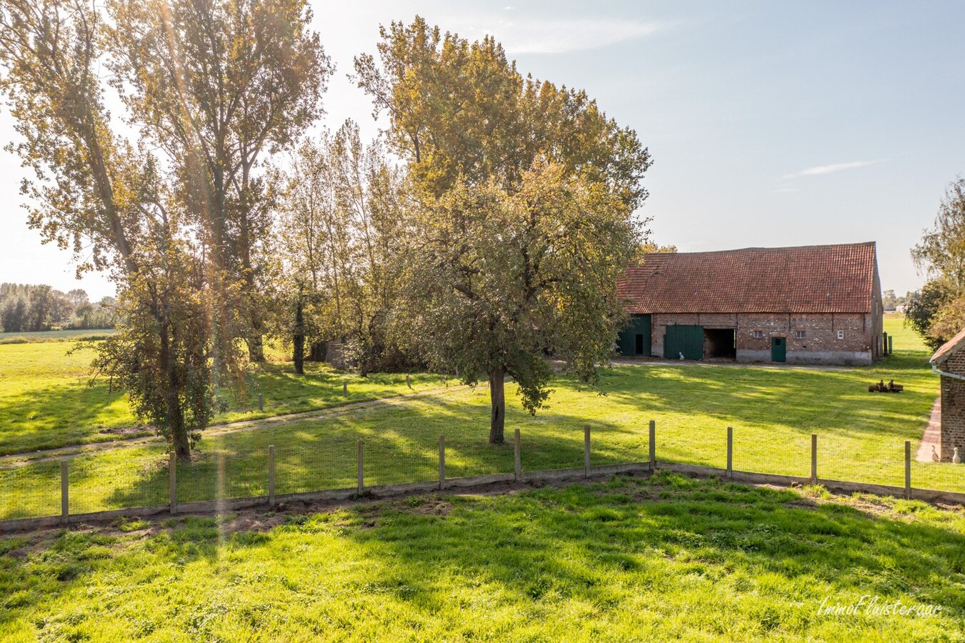 Situ&#233;e idylliquement &#224; r&#233;nover &#224; Deinze sur environ 6 hectares 