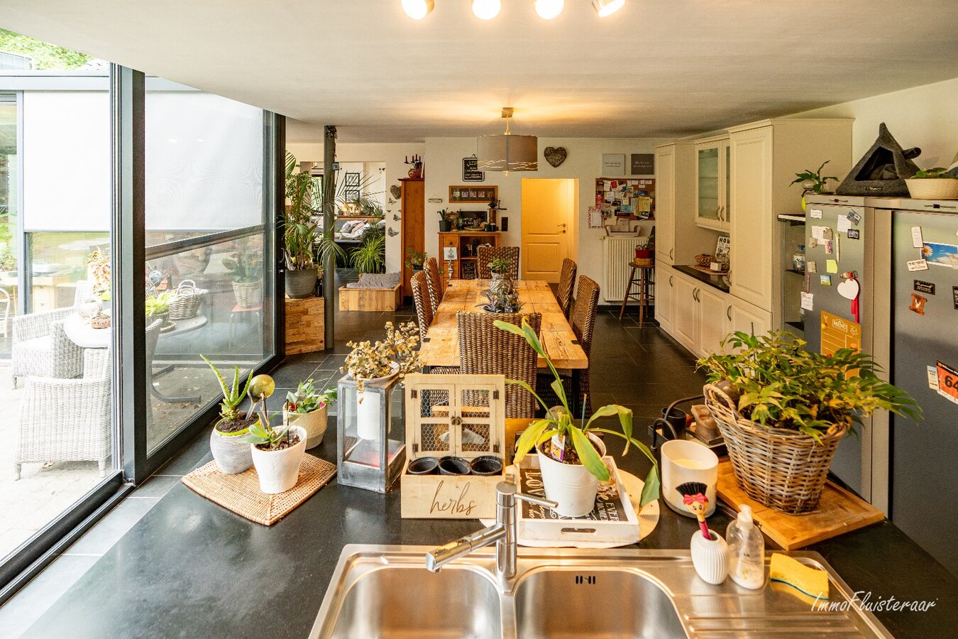 Ready-to-move-in house in a wooded area on approximately 24a in Keerbergen. 