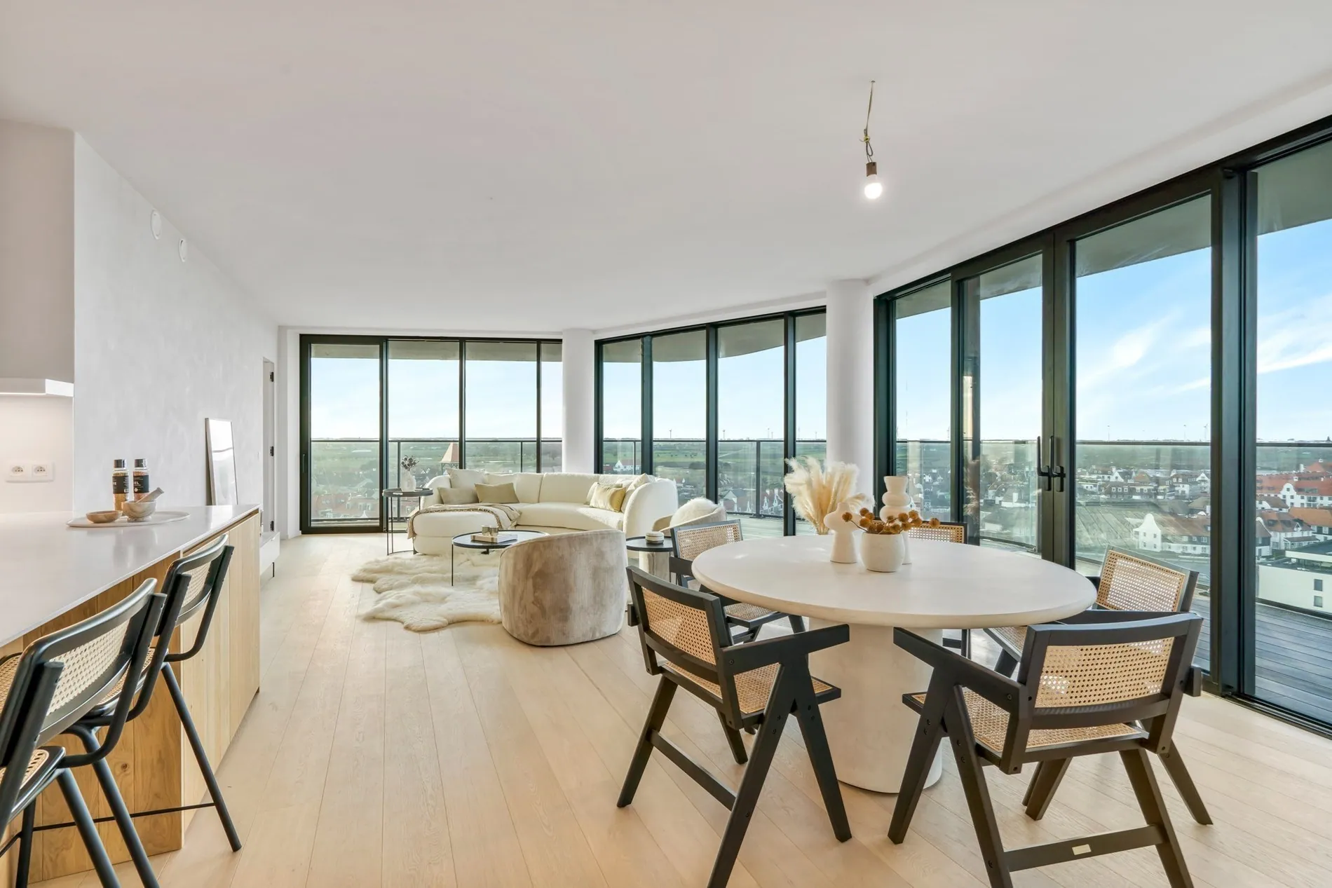 Appartement neuf avec deux chambres et de magnifiques vues dégagées situé dans la résidence The Tower.