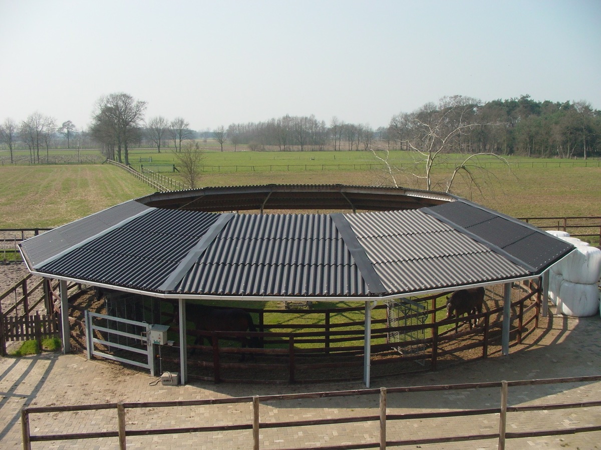 Woning en paardenaccommodatie met binnen- en buitenpiste gelegen te Retie op ca. 5,7ha 