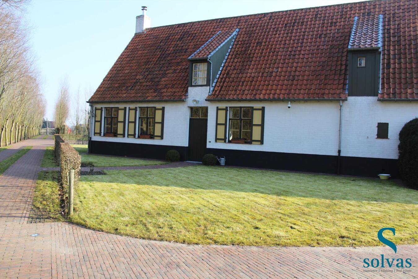 Te huur: exclusieve hoeve op 13.000m&#178; te Oostkamp! 