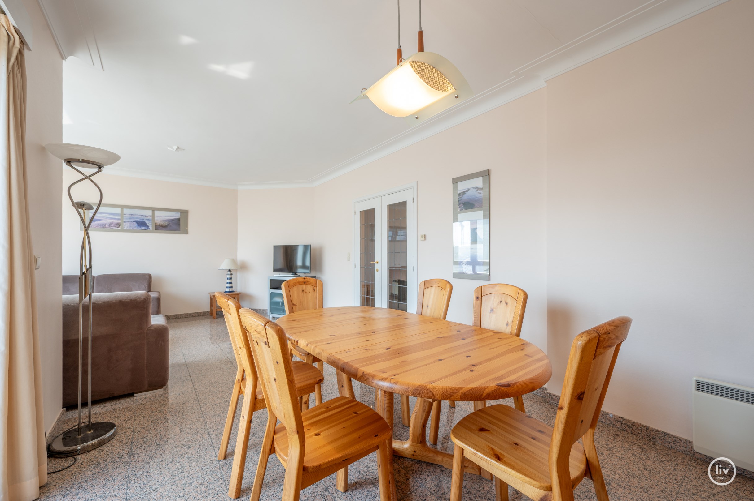 Ruim appartement met zijdelings zeezicht en uitzicht op het Casino 