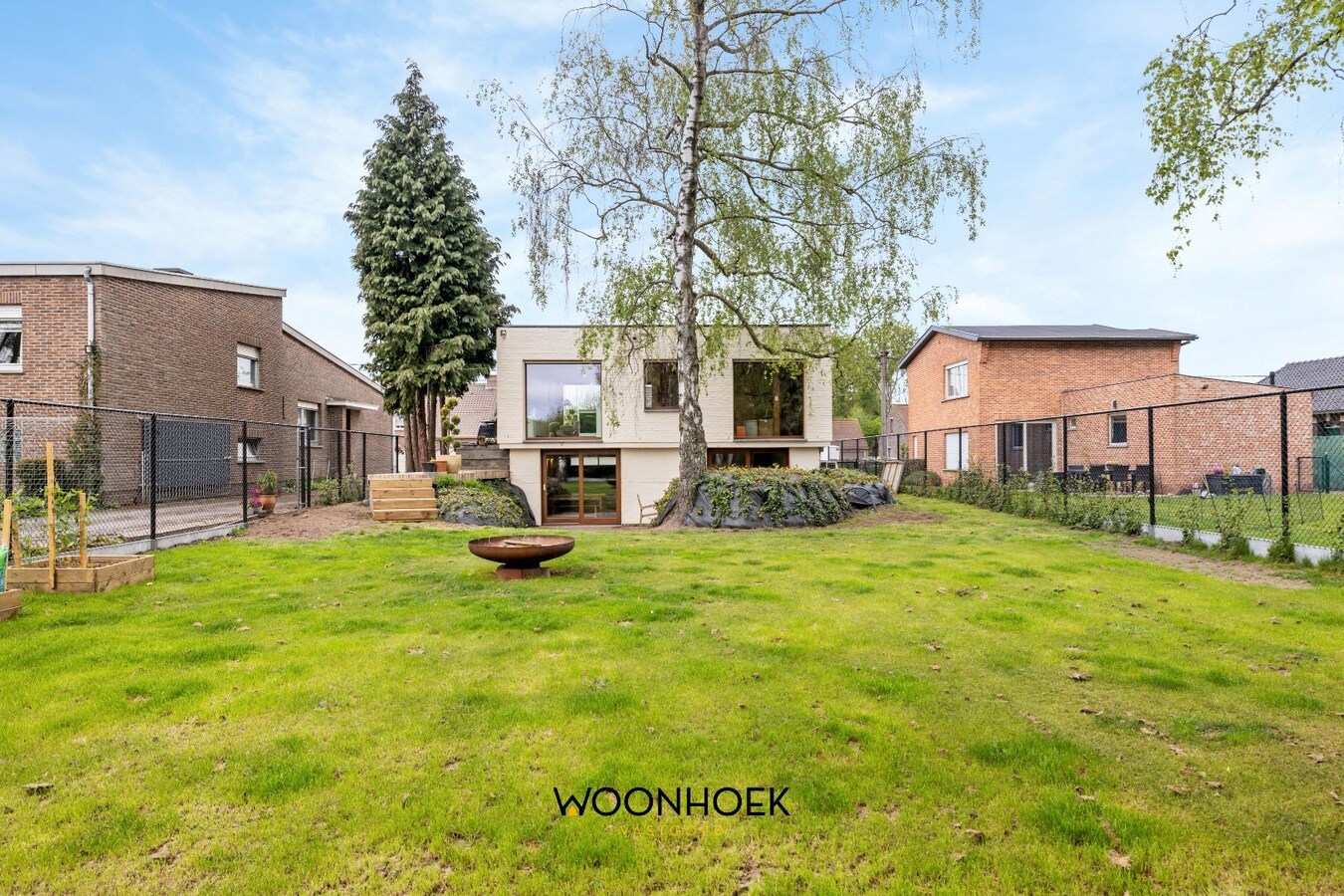 Uitstekend gelegen OB met inpandige garage en grote tuin in Moerbeke! 