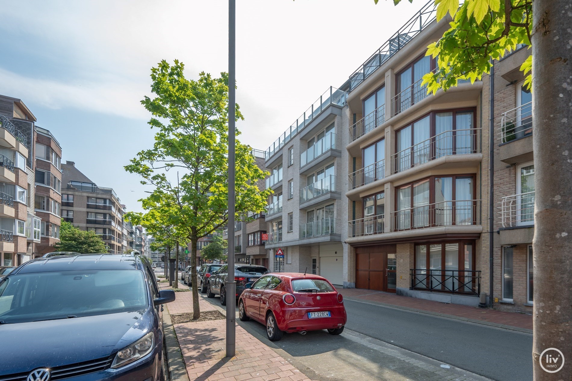 Ruim 1 slaapkamer-appartement op een topligging op de Bayauxlaan te Knokke. 
