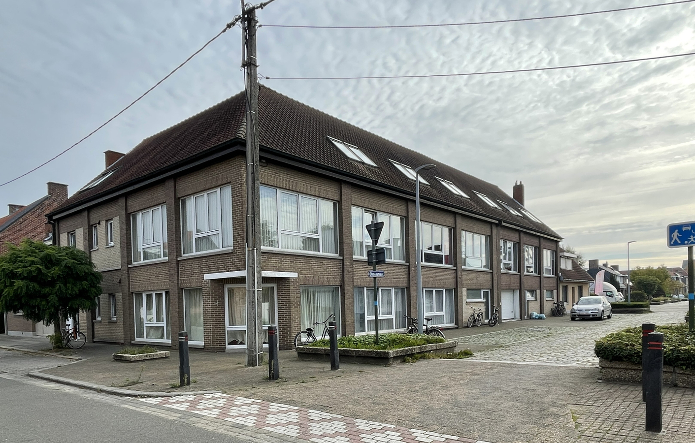 Ruime studio met aparte badkamer te Roeselare 