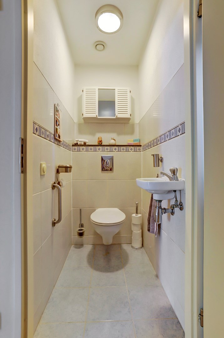 Op een fantastische locatie gelegen 3-kamer woning op de 1e etage met uitzicht op &quot;de Vijver&quot; van Prinsenland. 