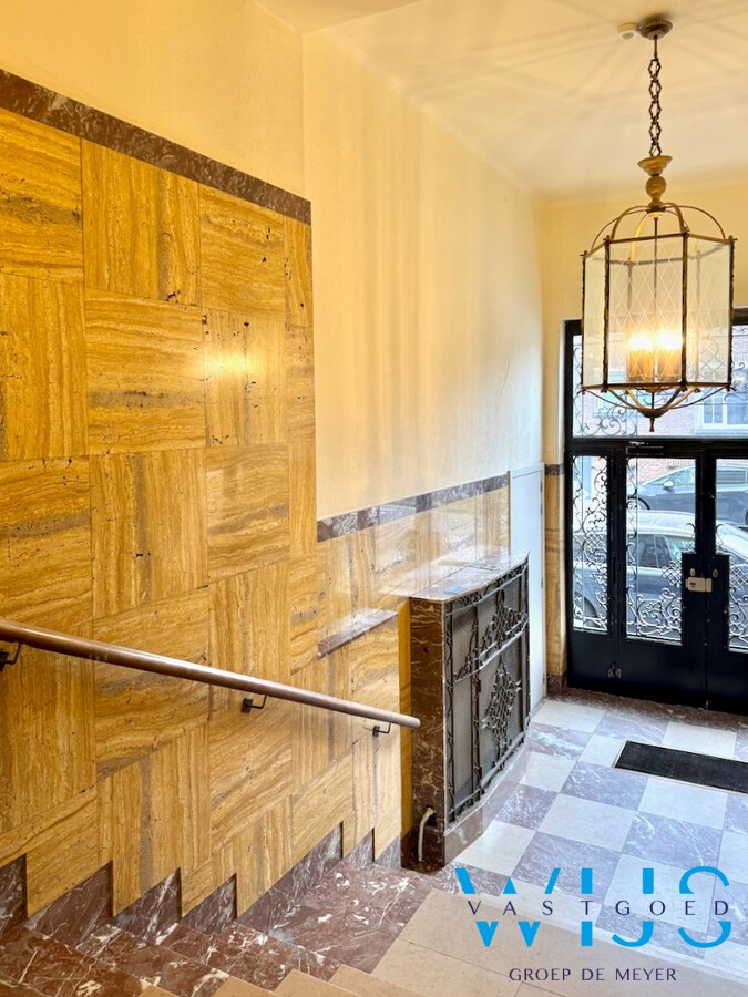 Zeer ruim karaktervol appartement te Gent ! 