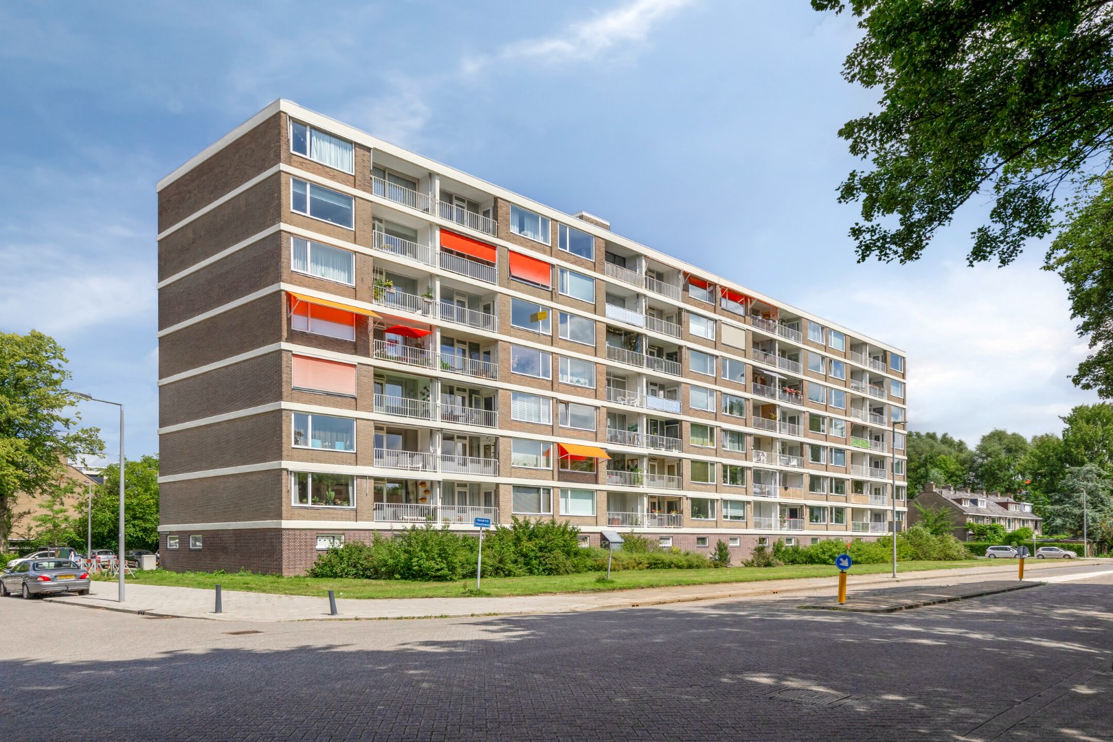 Leuk 3-kamer appartement op de bovenste verdieping, met prachtig uitzicht vanaf maar liefst 2 balkons! 