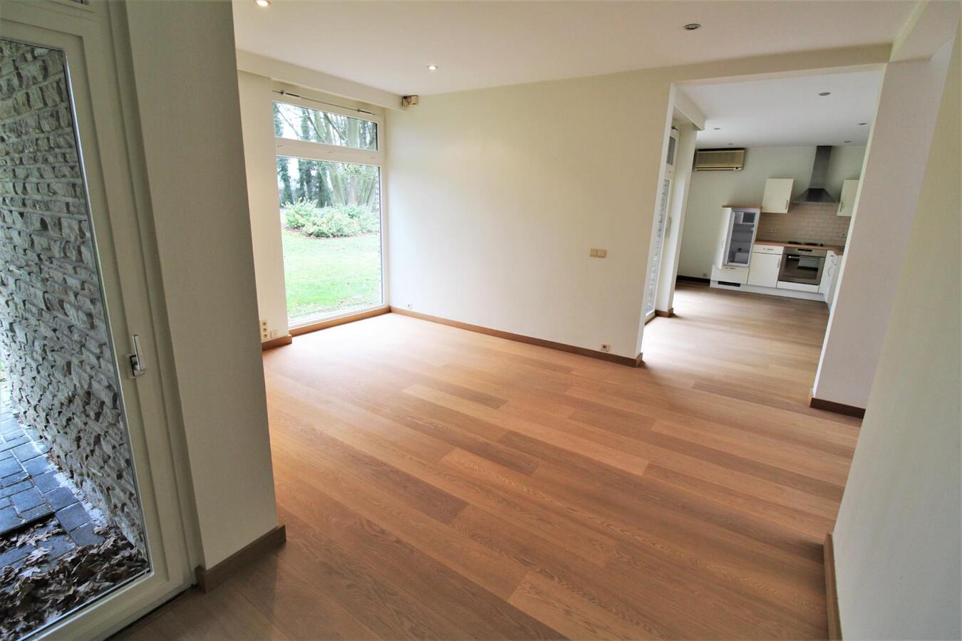 Ruime villa met paardenaccommodatie, zwembad, tennisterrein, renbaan en weiland op ca. 2ha65a te Huldenberg (Vlaams-Brabant) 