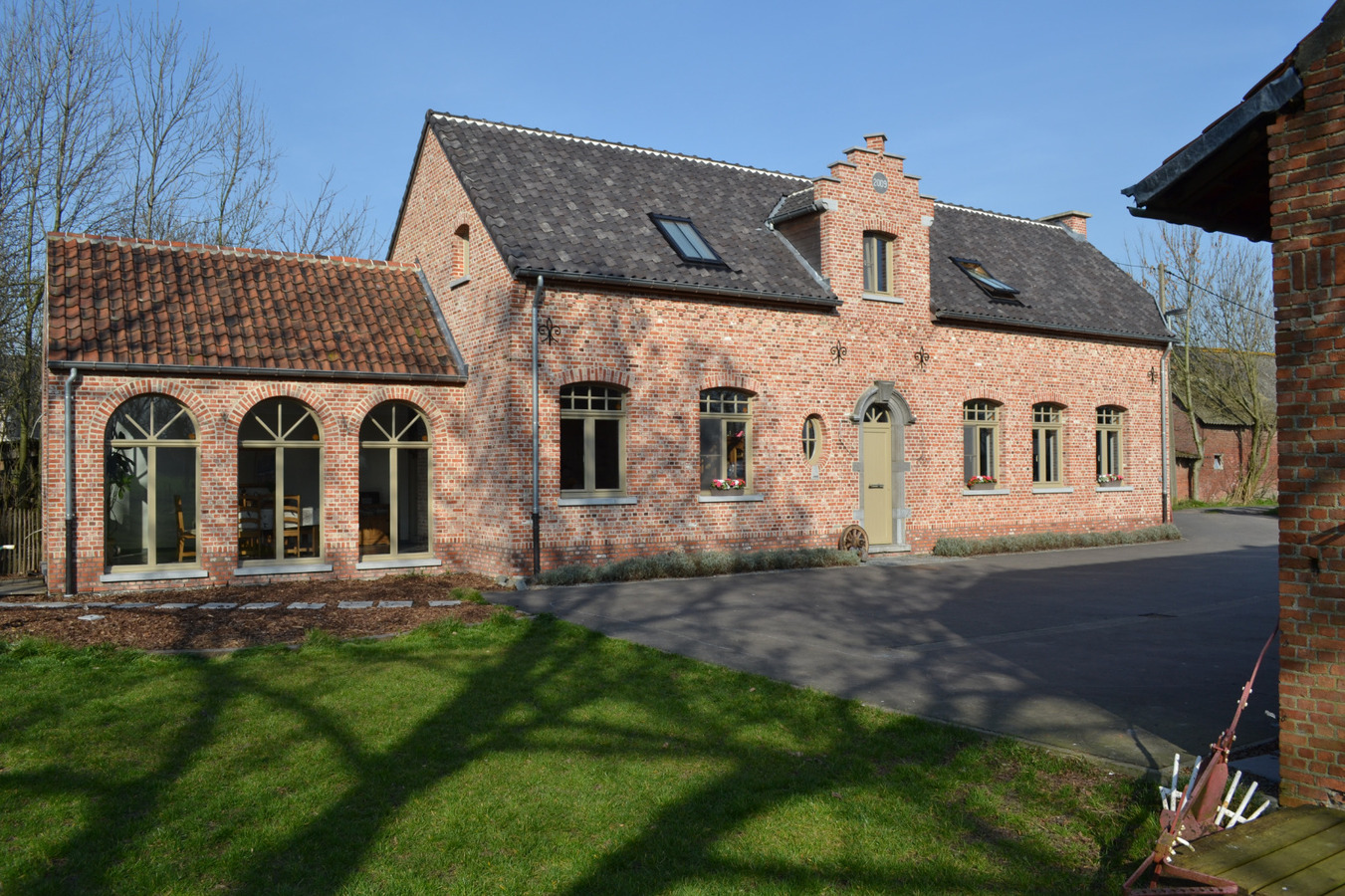 Prachtig landhuis met schuur op ca. 4600M&#178; te Zwijndrecht 