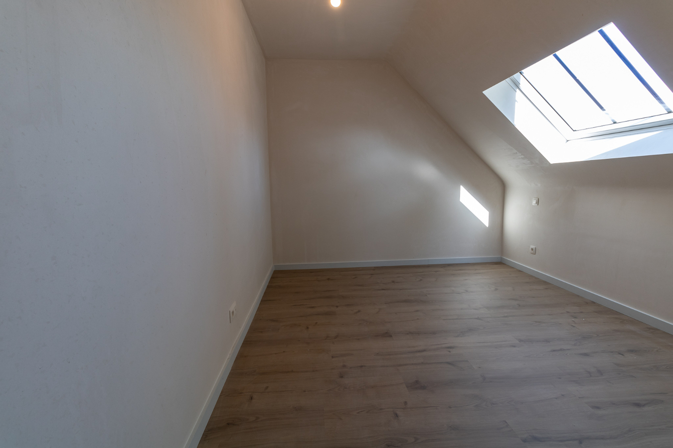 Gerenoveerde gezinswoning met 4 slaapkamers te Koekelare 