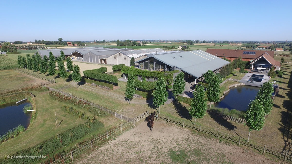 Exclusief hippisch centrum op ca. 6.8ha Te Poperinge/Heuvelland 